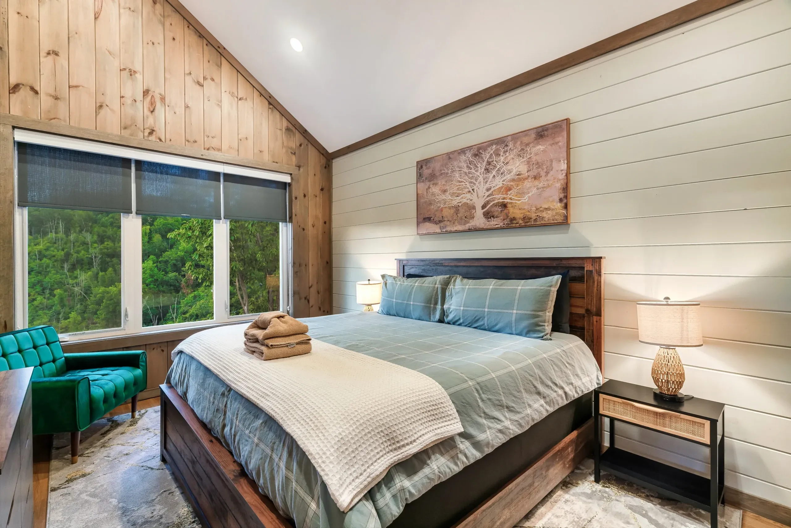 Second bedroom with soft linens
